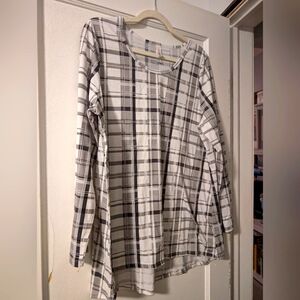 LuLaRoe Lynnae Long Sleeve Top Plaid